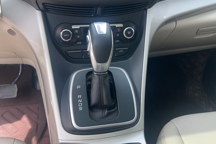 Used Ford Kuga 2013 1.6L GTDi 4x4 Elite Model Gear Lever