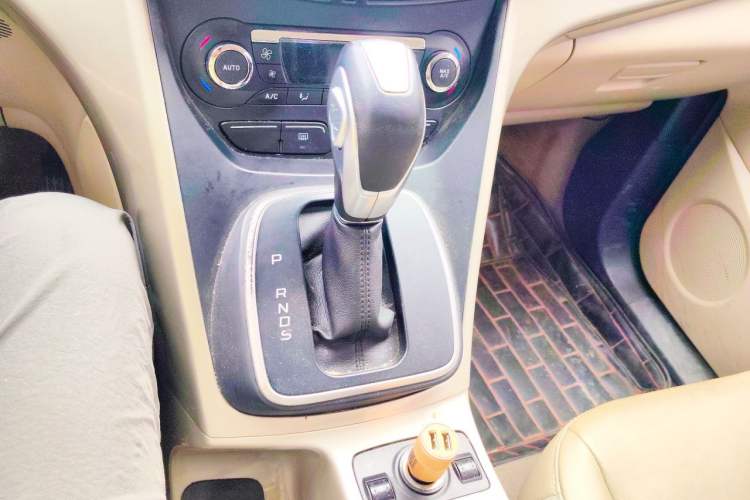 Used Ford Kuga 2013 1.6L GTDi 4x4 Elite Model Gear Lever