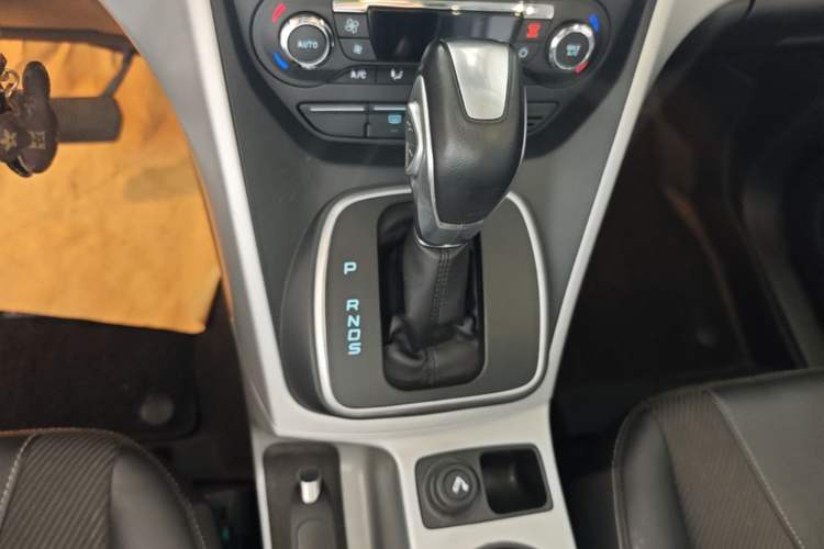 Used Ford Kuga 2013 1.6L GTDi Two-Wheel-Drive Trend Model Gear Lever