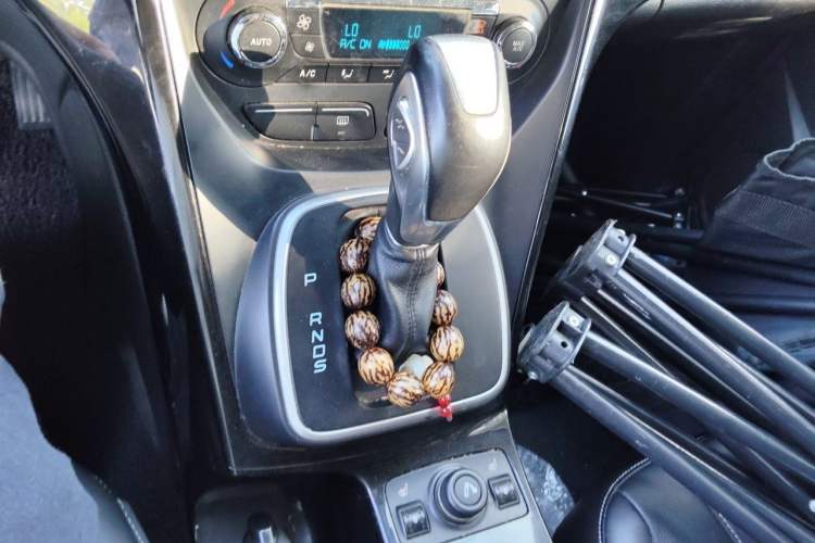 Used Ford Kuga 2013 2.0L GTDi Four-Wheel-Drive Sport Model Gear Lever