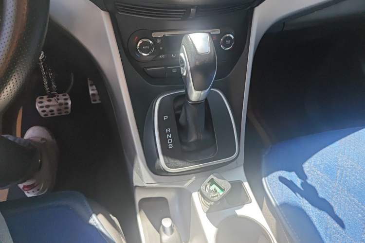 Used Ford Kuga 2013 1.6L GTDi Two-Wheel-Drive Trend Model Gear Lever