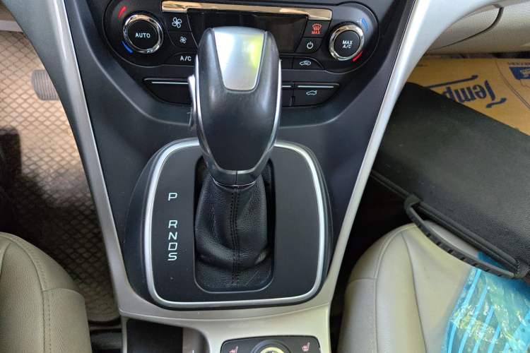 Used Ford Kuga 2013 1.6L GTDi 4x4 Elite Model Gear Lever