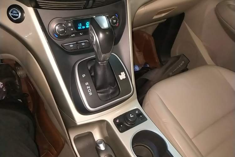 Used Ford Kuga 2013 2.0L GTDi Four-Wheel Drive Premium Model Gear Lever