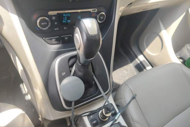 Used Ford Kuga 2013 2.0L GTDi Four-Wheel Drive Premium Model Gear Lever