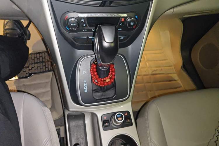 Used Ford Kuga 2013 1.6L GTDi 4x4 Elite Model Gear Lever