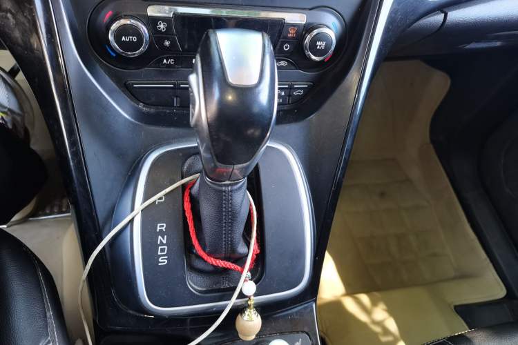 Used Ford Kuga 2013 2.0L GTDi Four-Wheel-Drive Sport Model Gear Lever