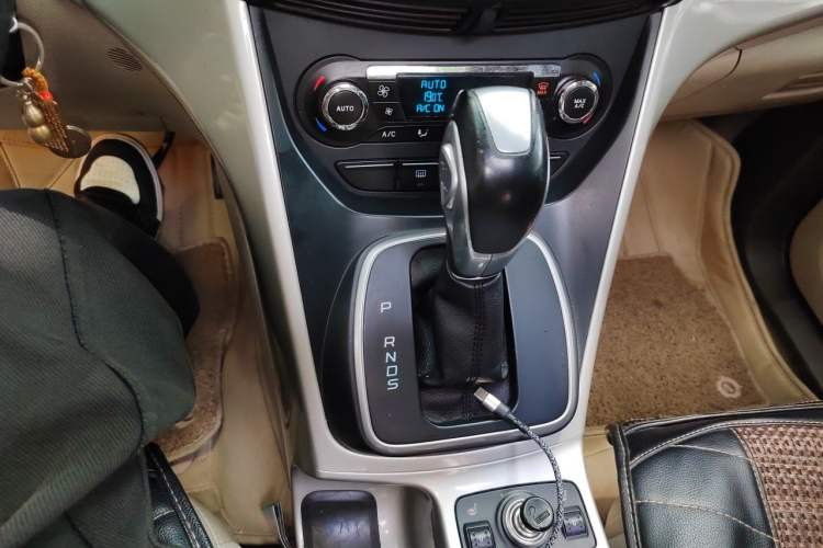 Used Ford Kuga 2013 1.6L GTDi 4x4 Elite Model Gear Lever
