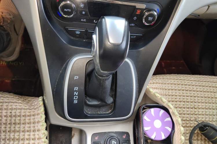 Used Ford Kuga 2013 1.6L GTDi 4x4 Elite Model Gear Lever