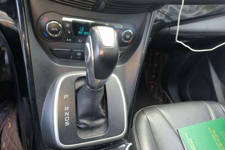 Used Ford Kuga 2013 2.0L GTDi Four-Wheel Drive Premium Model Gear Lever