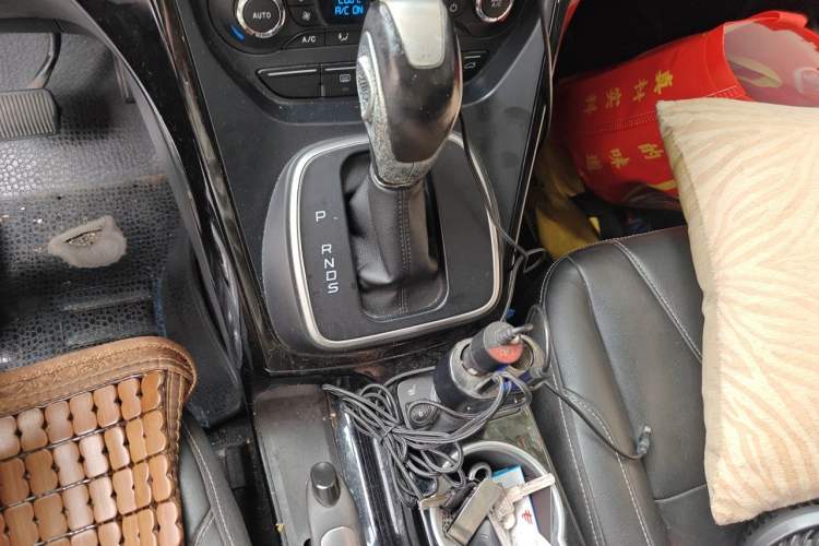 Used Ford Kuga 2013 2.0L GTDi Four-Wheel-Drive Sport Model Gear Lever