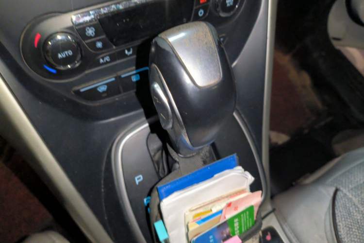 Used Ford Kuga 2013 2.0L GTDi Four-Wheel-Drive Sport Model Gear Lever