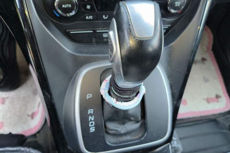 Used Ford Kuga 2013 2.0L GTDi Four-Wheel-Drive Sport Model Gear Lever