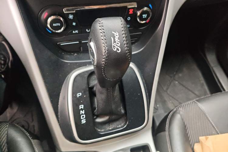 Used Ford Kuga 2013 1.6L GTDi Two-Wheel-Drive Trend Model Gear Lever