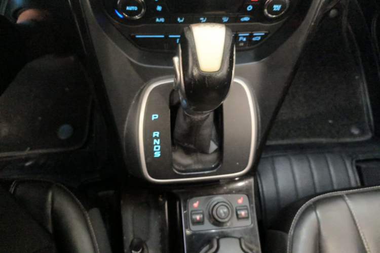 Used Ford Kuga 2013 2.0L GTDi Four-Wheel-Drive Sport Model Gear Lever