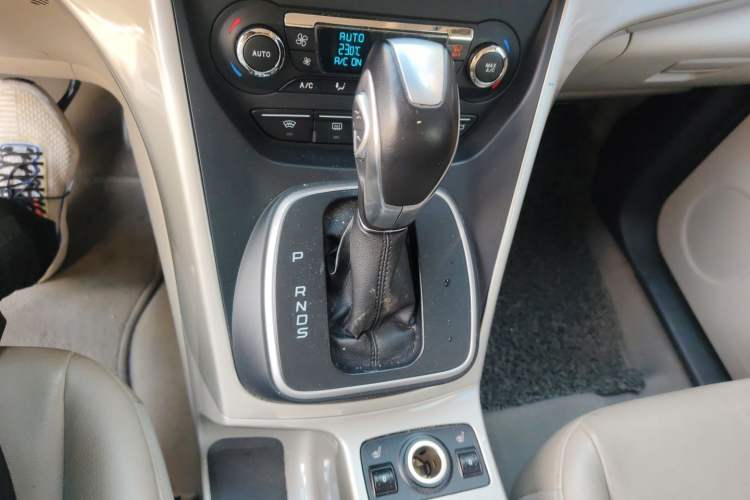 Used Ford Kuga 2013 2.0L GTDi Four-Wheel Drive Premium Model Gear Lever