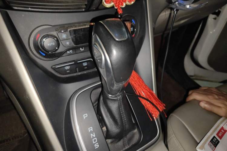 Used Ford Kuga 2013 2.0L GTDi Four-Wheel Drive Premium Model Gear Lever