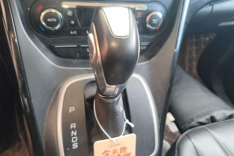 Used Ford Kuga 2013 2.0L GTDi Four-Wheel-Drive Sport Model Gear Lever