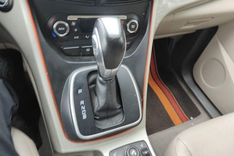 Used Ford Kuga 2013 1.6L GTDi 4x4 Elite Model Gear Lever