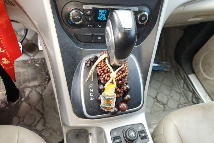 Used Ford Kuga 2013 2.0L GTDi Four-Wheel-Drive Elite Model Gear Lever