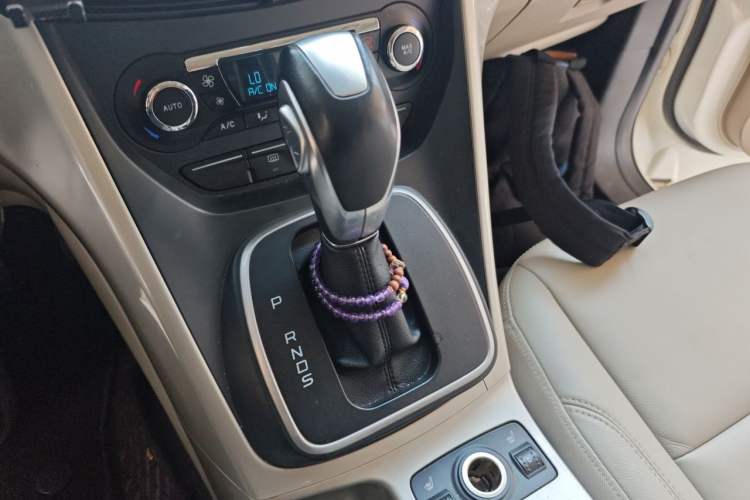 Used Ford Kuga 2013 2.0L GTDi Four-Wheel-Drive Elite Model Gear Lever