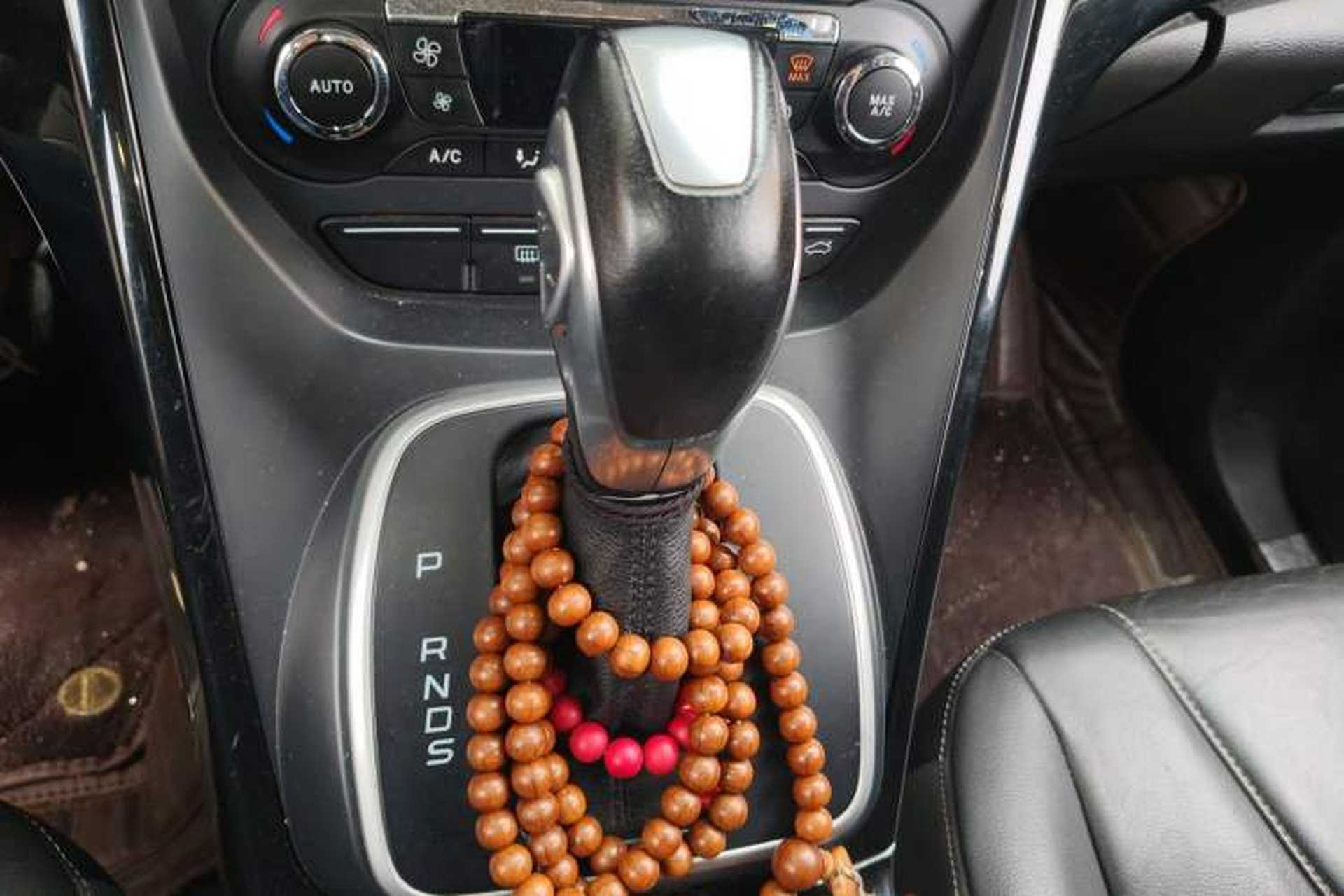 Used Ford Kuga 2013 2.0L GTDi Four-Wheel-Drive Sport Model Gear Lever
