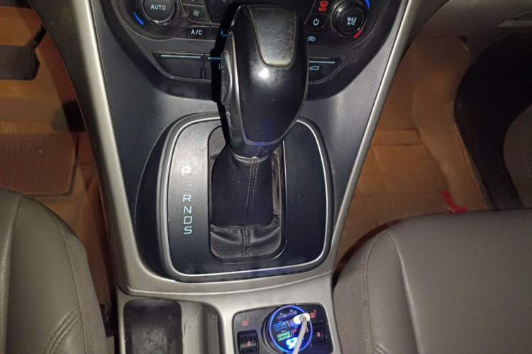 Used Ford Kuga 2013 1.6L GTDi 4x4 Elite Model Gear Lever