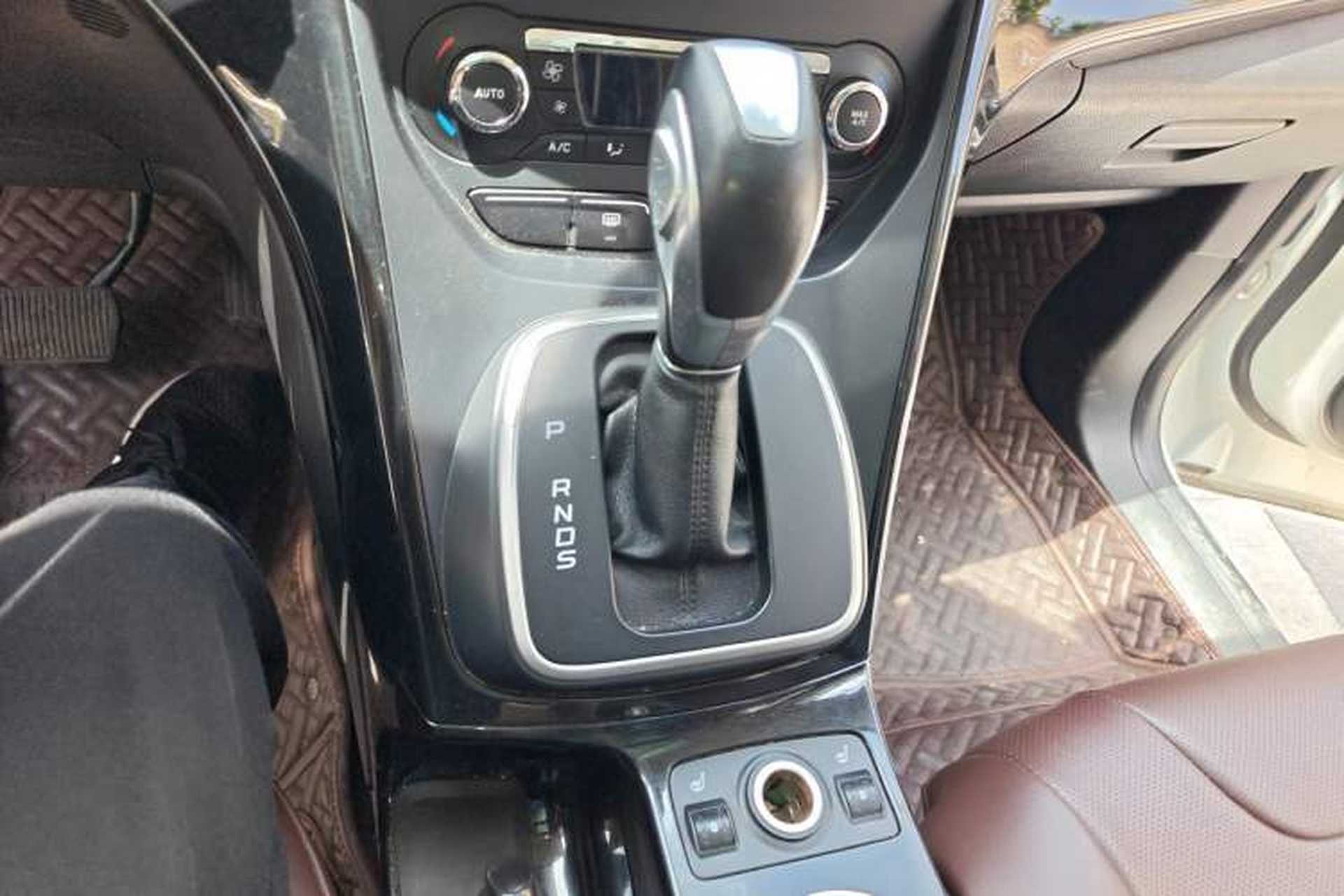 Used Ford Kuga 2013 2.0L GTDi Four-Wheel-Drive Sport Model Gear Lever