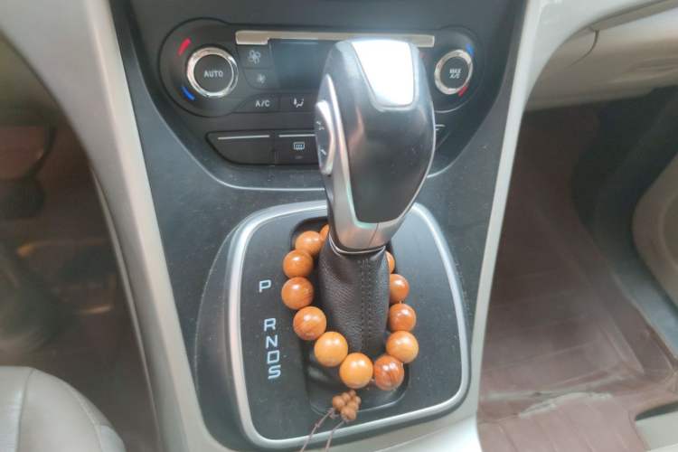 Used Ford Kuga 2013 1.6L GTDi 4x4 Elite Model Gear Lever