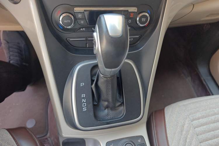 Used Ford Kuga 2013 1.6L GTDi 4x4 Elite Model Gear Lever