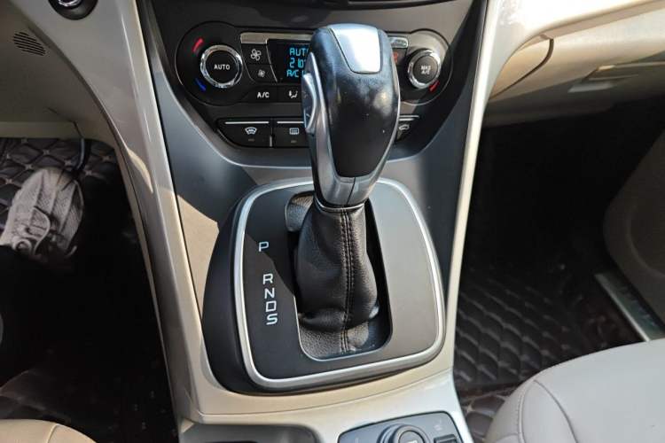 Used Ford Kuga 2013 2.0L GTDi Four-Wheel Drive Premium Model Gear Lever