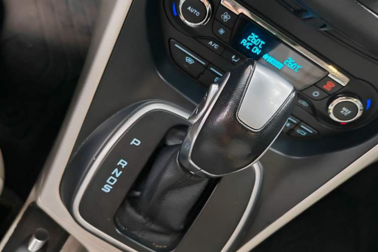 Used Ford Kuga 2013 2.0L GTDi Four-Wheel Drive Premium Model Gear Lever