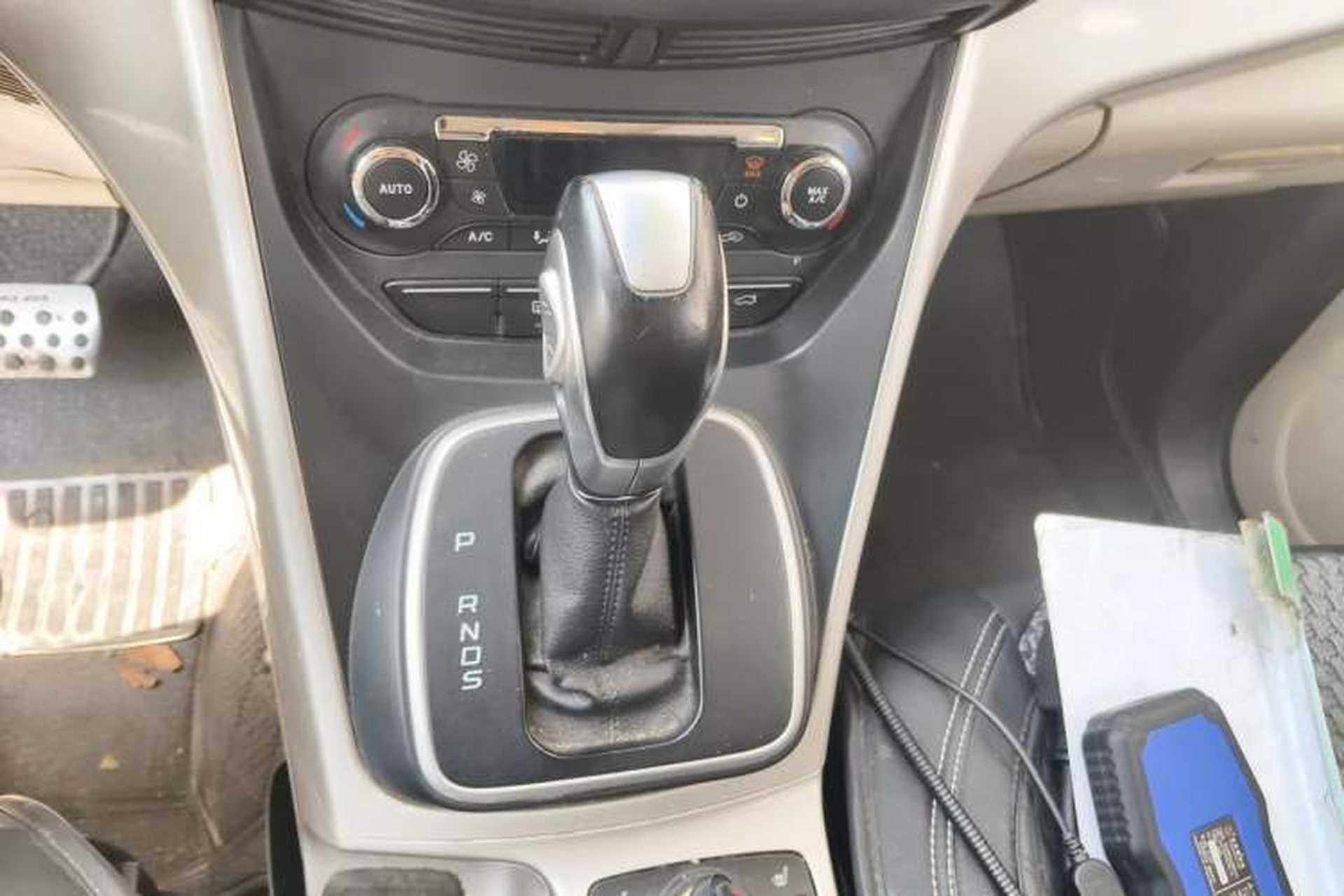 Used Ford Kuga 2013 2.0L GTDi Four-Wheel-Drive Elite Model Gear Lever