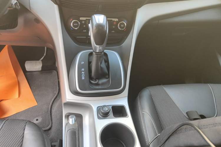 Used Ford Kuga 2013 1.6L GTDi Two-Wheel-Drive Trend Model Gear Lever