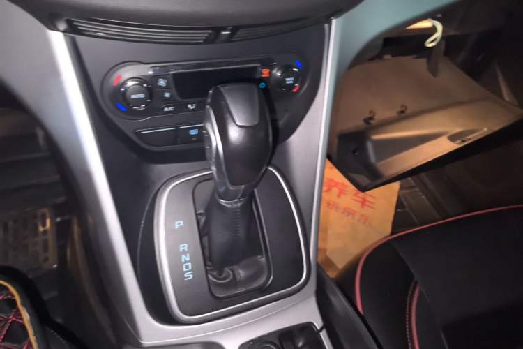 Used Ford Kuga 2013 1.6L GTDi Two-Wheel-Drive Trend Model Gear Lever