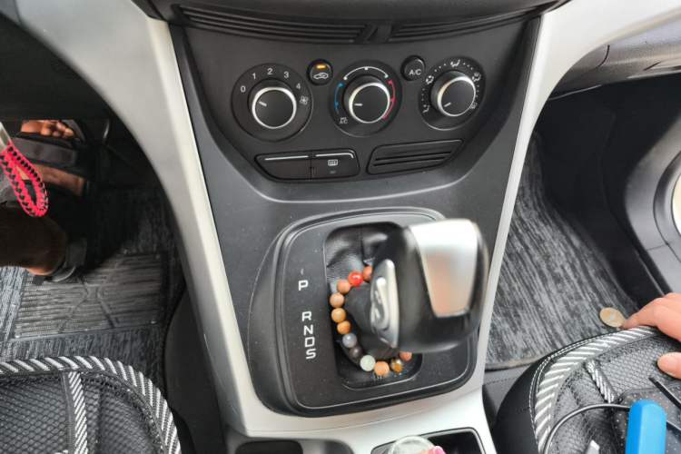 Used Ford Kuga 2013 1.6L GTDi Two-Wheel-Drive Comfort Model Gear Lever