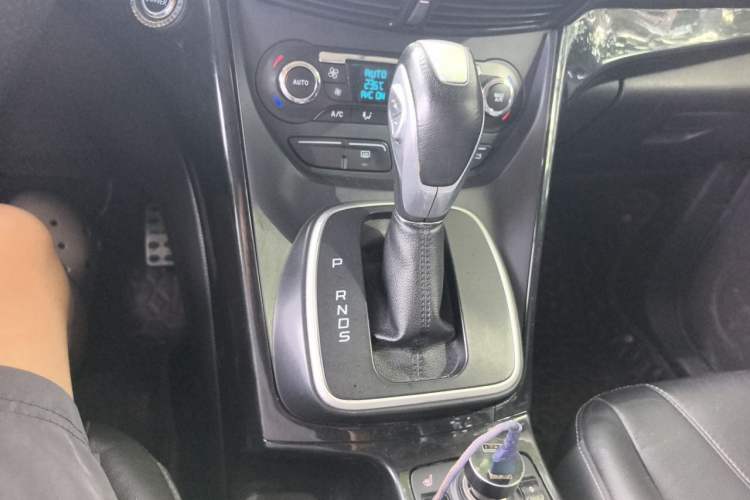 Used Ford Kuga 2013 2.0L GTDi Four-Wheel-Drive Sport Model Gear Lever