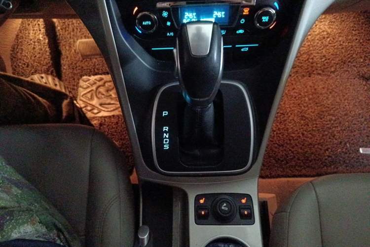 Used Ford Kuga 2013 1.6L GTDi 4x4 Elite Model Gear Lever