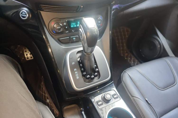 Used Ford Kuga 2013 2.0L GTDi Four-Wheel-Drive Elite Model Gear Lever
