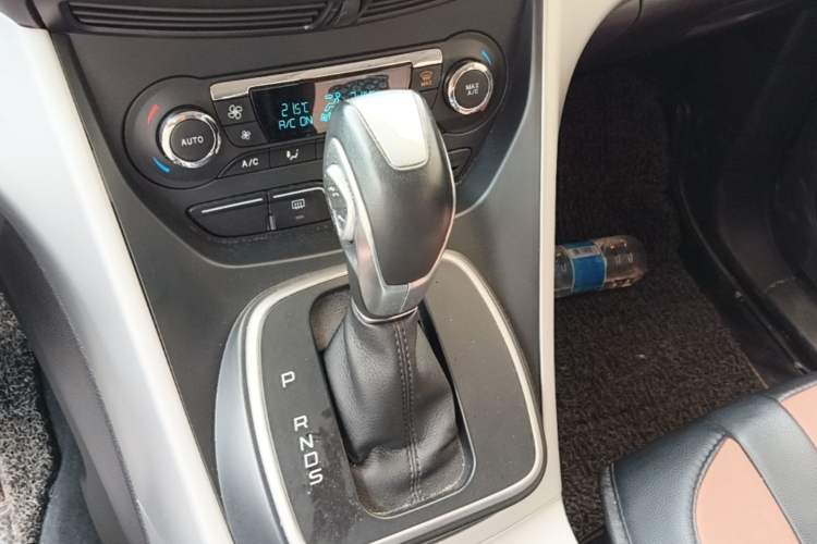 Used Ford Kuga 2013 1.6L GTDi Two-Wheel-Drive Trend Model Gear Lever