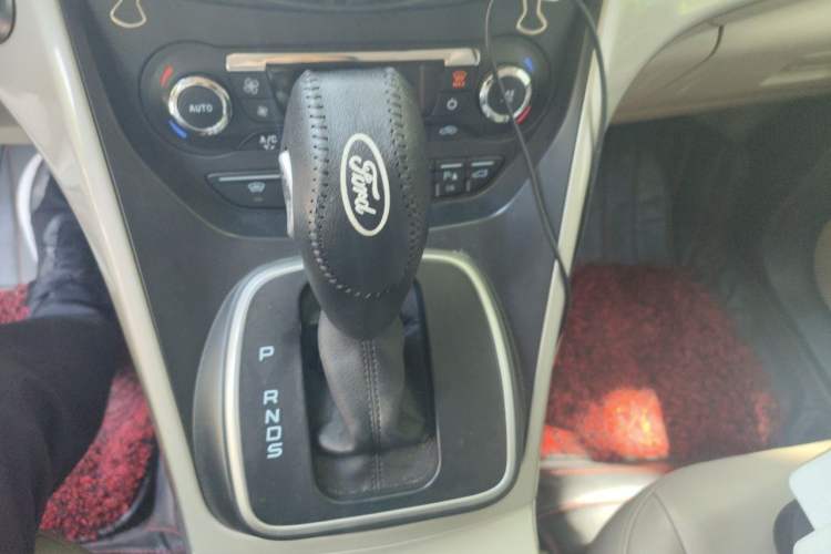 Used Ford Kuga 2013 2.0L GTDi Four-Wheel Drive Premium Model Gear Lever