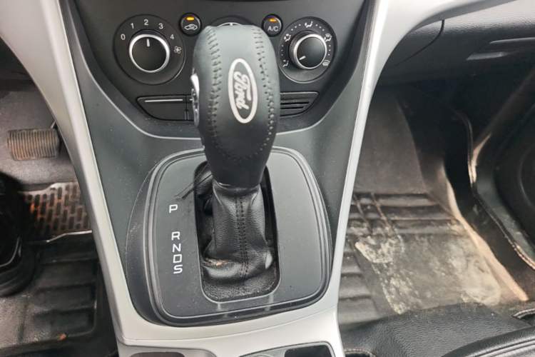 Used Ford Kuga 2013 1.6L GTDi Two-Wheel-Drive Comfort Model Gear Lever
