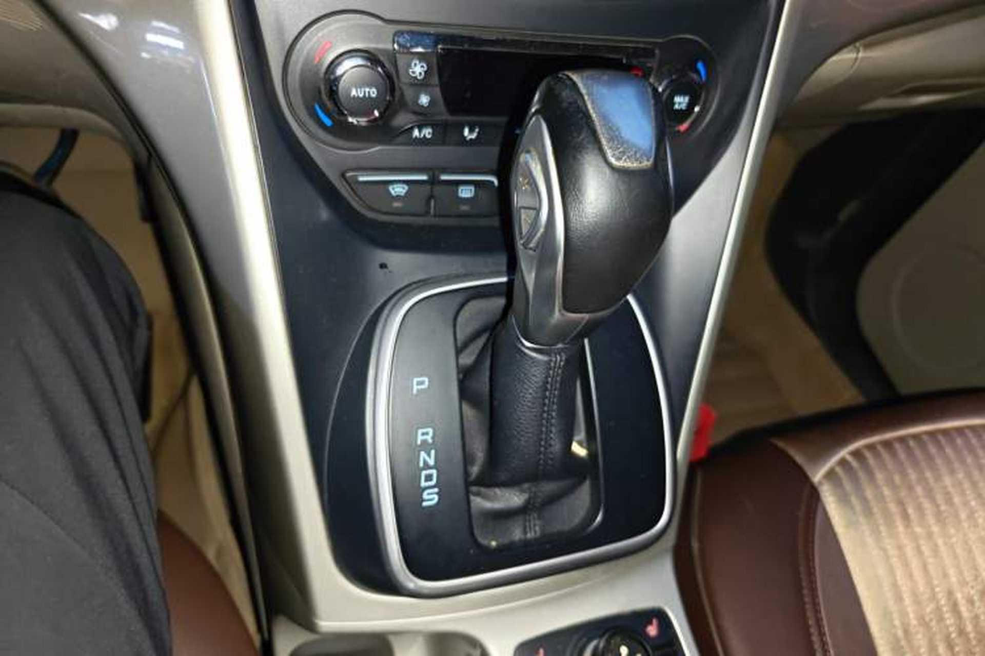 Used Ford Kuga 2013 2.0L GTDi Four-Wheel Drive Premium Model Gear Lever