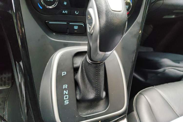Used Ford Kuga 2013 2.0L GTDi Four-Wheel-Drive Sport Model Gear Lever