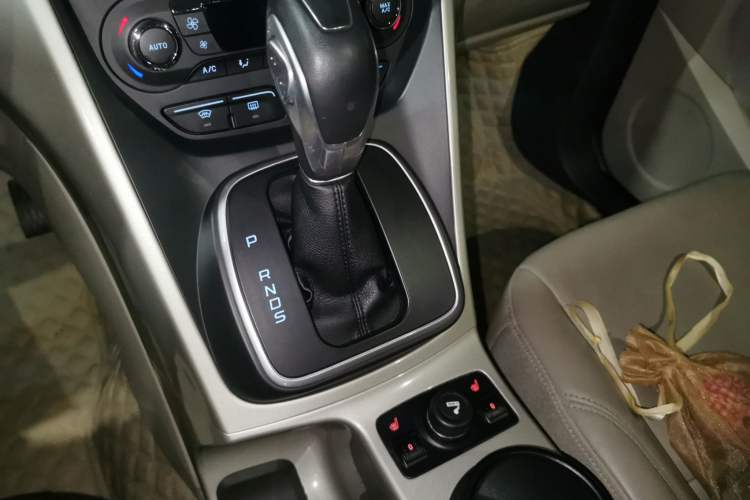 Used Ford Kuga 2013 2.0L GTDi Four-Wheel Drive Premium Model Gear Lever