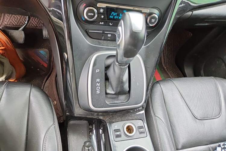 Used Ford Kuga 2013 2.0L GTDi Four-Wheel-Drive Sport Model Gear Lever