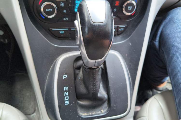 Used Ford Kuga 2013 2.0L GTDi Four-Wheel Drive Premium Model Gear Lever