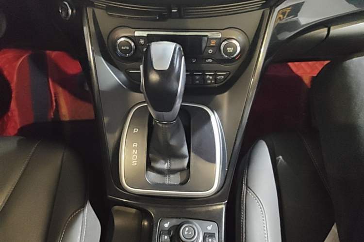 Used Ford Kuga 2013 2.0L GTDi Four-Wheel-Drive Sport Model Gear Lever