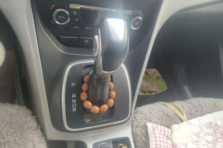 Used Ford Kuga 2013 1.6L GTDi Two-Wheel-Drive Trend Model Gear Lever
