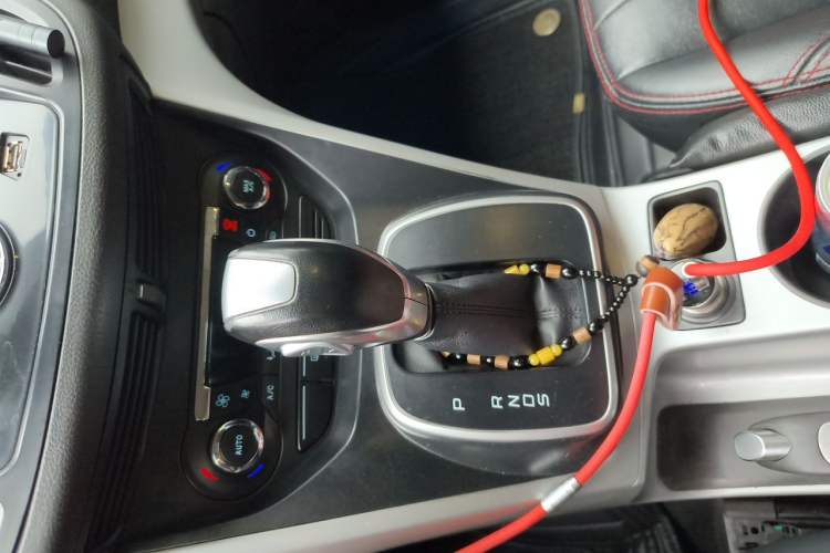 Used Ford Kuga 2013 1.6L GTDi Two-Wheel-Drive Trend Model Gear Lever