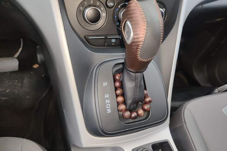 Used Ford Kuga 2013 1.6L GTDi Two-Wheel-Drive Comfort Model Gear Lever